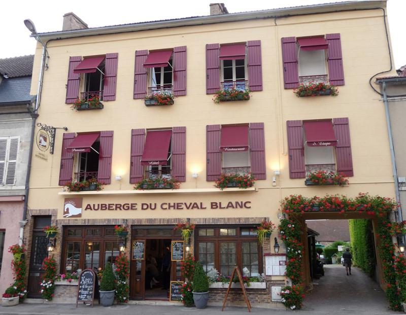 Auberge Du Cheval Blanc Аваллон Экстерьер фото